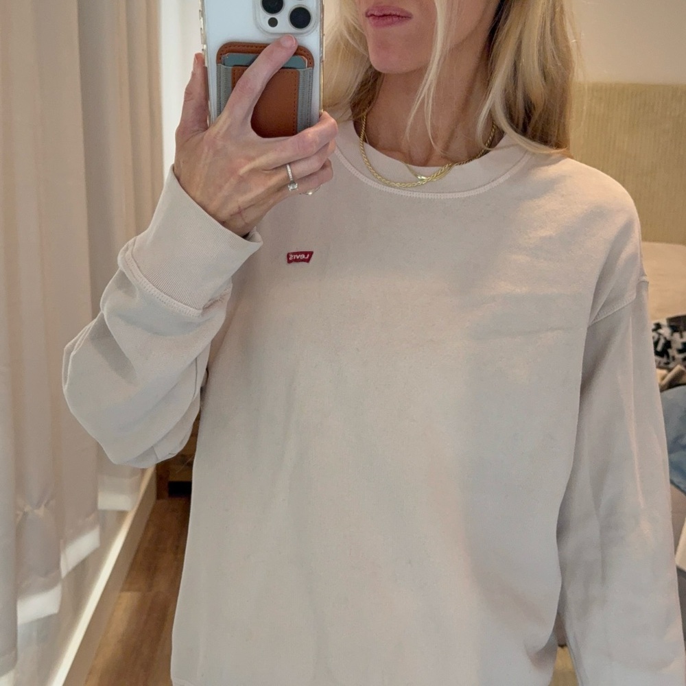 Levi's Women's Light Cream Crew Neck Sweatshirt with Red Logo